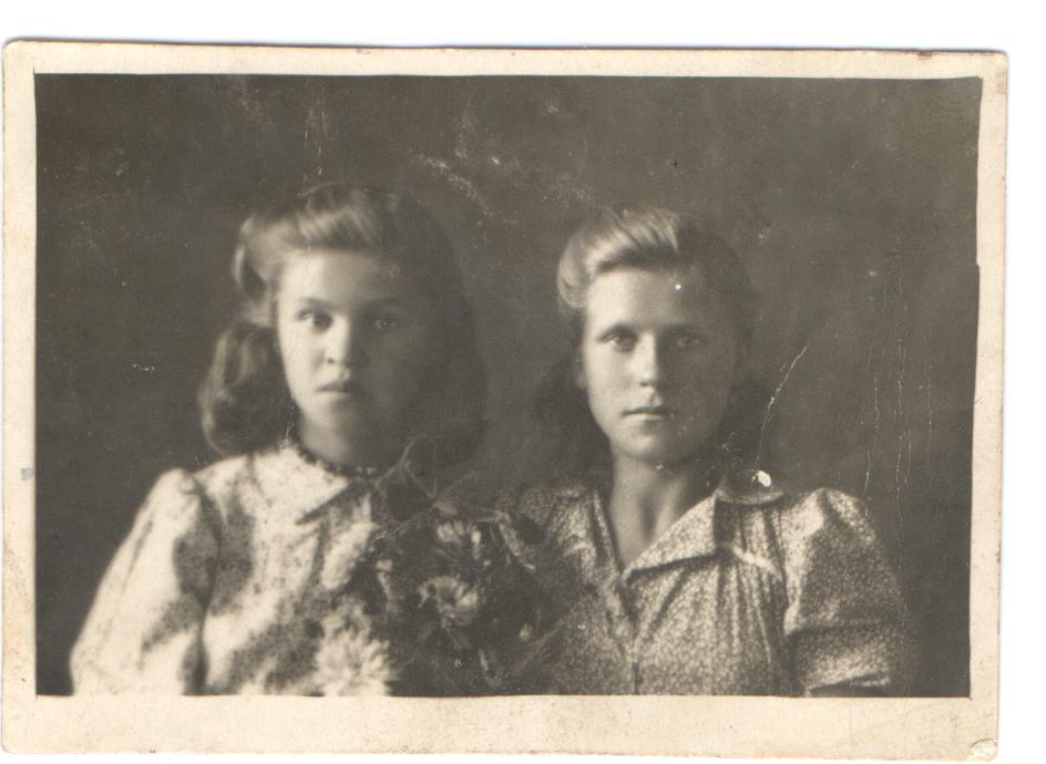 Обухова Н.Г. 28.08. 1947 с сестрой
