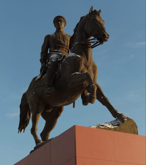 Памятник великому воину и гуманисту