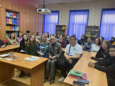 Встреча студентов кафедры немецкого и французского языков с Почетным гражданином Республики Бурятия Л. К. Синегрибовым