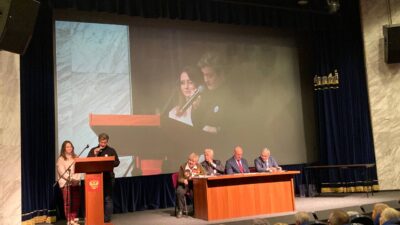 Освобождение Освенцима: Текст и разговор от Лианe Килинч