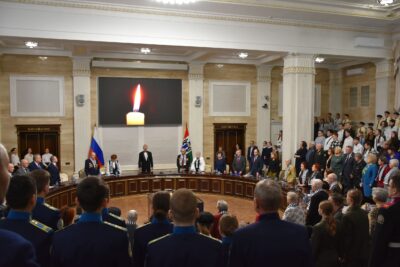 «Непионерские лагеря»: урок мужества с участием бывших малолетних узников концлагерей прошёл в Новосибирске