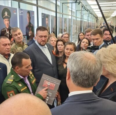 Отец погибшего на СВО защитника Родины из Бурятии подарил книгу Вячеславу Володину, председателю Гос.Думы Федерального Собрания РФ